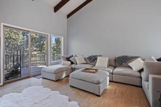 Pine Knoll - Bend - 7