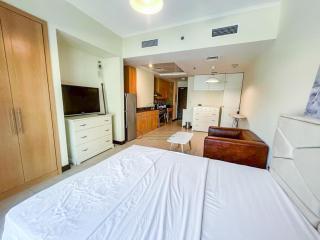 Sleek & Cozy Studio at Gold Crest Tower in JLT - Dubai - 5
