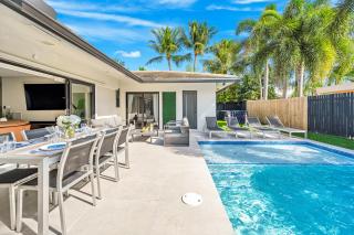 Open Concept Bungalow Beach Proximity Lush Neighborhood Pearl Key - Fort Lauderdale - 4