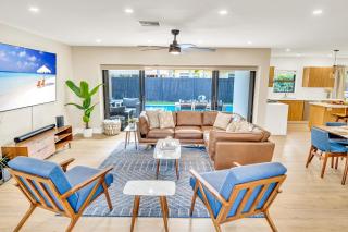 Open Concept Bungalow Beach Proximity Lush Neighborhood Pearl Key - Fort Lauderdale - 1