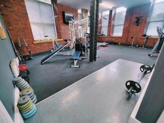 PENTHOUSE APARTMENT - FREE GARAGED Parking - BALCONY - GYM - Dewsbury - 5