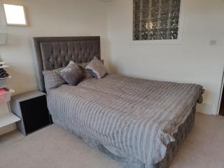PENTHOUSE APARTMENT - FREE GARAGED Parking - BALCONY - GYM - Dewsbury - 3