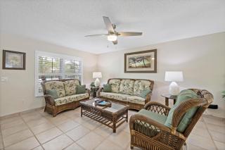 Cozy home with sunroom, pool and steps to beach - 7