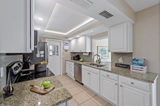 Cozy home with sunroom, pool and steps to beach - 1