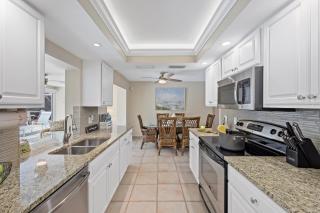 Cozy home with sunroom, pool and steps to beach - 3