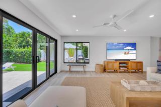 Coastal Style Haven Beach Proximity Heated Pool Tranquility Manatee Ranch Key RESlDENCES - Fort Lauderdale - 1