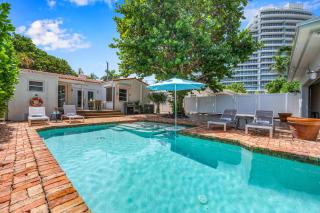 Steps from Beach Quaint Cottage Heated Pool Sand Key RESlDENCES - 4