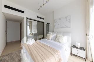 Cozy 1BR with balcony in Binghatti Emerald - 9