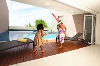 Chic 4BR Villa with Private Pool by Cliffhanger Villas - Misere - 4