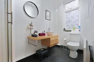 Large 3 Bed Home, Wisewood, FREE Parking, Great for Groups - Hosted by Stay Host Save - Hillsborough - 7