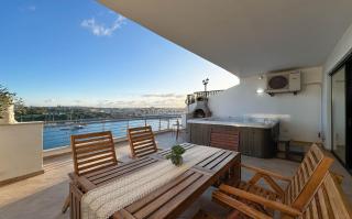 Jacuzzi Terrace Getaway with Valletta Views - Sliema - 8