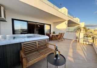 Jacuzzi Terrace Getaway with Valletta Views - 2