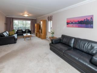 Pass the Keys Spacious Peaceful Family Home in Emmer Green - 4