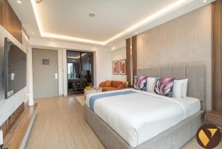 Residence with Direct Marina Mall Access and Stunning Views - 2