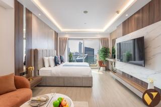 Residence with Direct Marina Mall Access and Stunning Views - 4