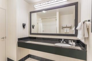 Fairfield Inn and Suites by Marriott Madison East - 2
