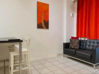 612 Lovely Central Super Cosy Studio Heart CBD - 9