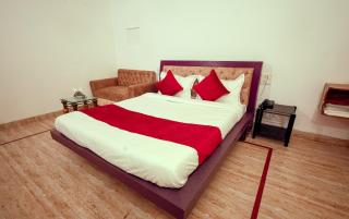 Hotel November 1 min from zirakpur bus stand - 1