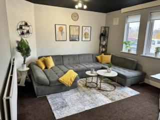 Sleeps 8 3 BED Parking NEC JLR NIA Airport - Birmingham - 9