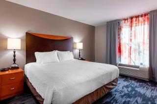 Fairfield Inn & Suites Columbus - Columbus - 1