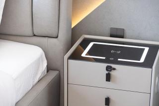 Modern Stylish 2 Bedroom Apartment with Burj Khalifa View - Dubai - 1