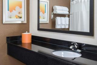 Fairfield Inn & Suites Holland - 1