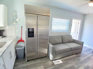 Iguana Updated Home By Large Imperial River 1 Mi to Beach - Bonita Springs - 4