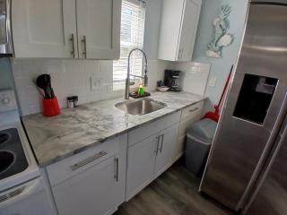 Iguana Updated Home By Large Imperial River 1 Mi to Beach - Bonita Springs - 2