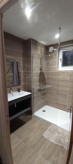 Gîte grande capacité au calme circuit Cascades du Hérisson - 4