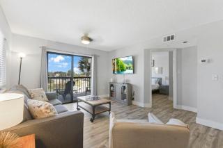 Oceanside complex M33 1 Bed 1 Bath Heated Pool - 0