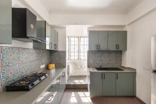 Emerald Apartment 101 by StayJade 3bhk Nr MG road - Bangalore - 6