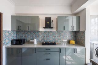 Emerlad Apartment 401 Nr MG Road - Bangalore - 7