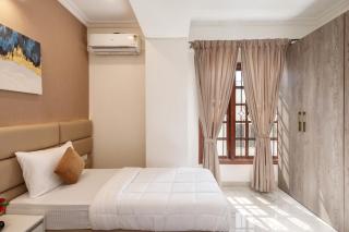 Emerlad Apartment 401 Nr MG Road - Bangalore - 8