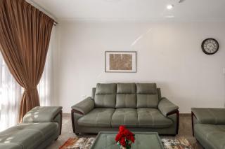 Emerlad Apartment 401 Nr MG Road - Bangalore - 2