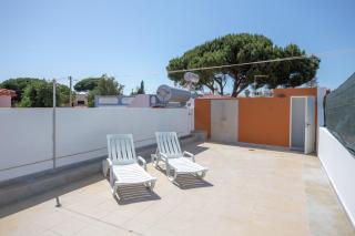 Family-Friendly Villa with Private Pool & Rooftop Oasis - Alvor - 5