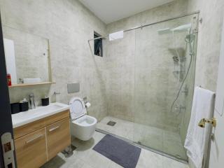 Luxurious 2 bedroom en-suite Apartment in kileleshwa - Nairobi - 9
