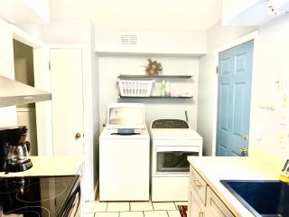 Blue Oval -King bed-2bedrooms 1,5 bath - Memphis - 8