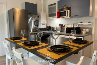 Les 4 éléments 4 Balcony Elevator & Private Parking Sleeps 4 - 9