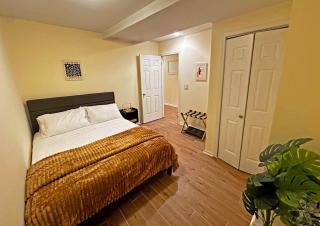 Spacious and Modern 3BD 2BA Home- Garage Parking! - Chicago - 3