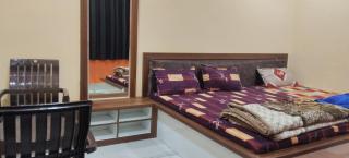 Radhya Home stay - - 4