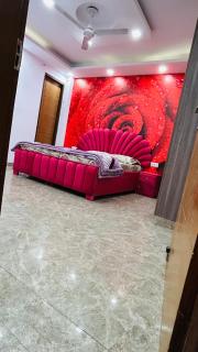 Stay With Shalini - Nova Deli - 3