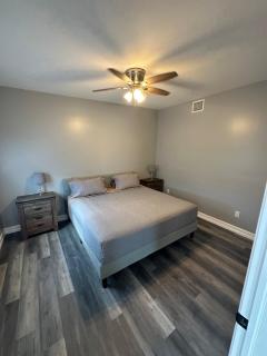 Cape Coral Vacation Retreat Fort Myers Beach 18 miles away 3 King 2 Queen 5 Bedroom - 9