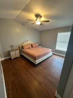 Cape Coral Vacation Retreat Fort Myers Beach 18 miles away 3 King 2 Queen 5 Bedroom - Cape Coral - 8