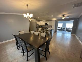 Cape Coral Vacation Retreat Fort Myers Beach 18 miles away 3 King 2 Queen 5 Bedroom - Cape Coral - 7