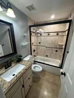 Cape Coral Vacation Retreat Fort Myers Beach 18 miles away 3 King 2 Queen 5 Bedroom - Cape Coral - 1