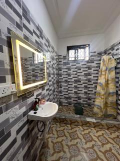 Lovely 5-Bed House Getaway Duplex in Accra - Accra - 6