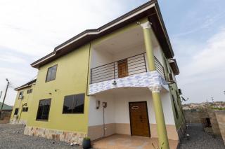 Lovely 5-Bed House Getaway Duplex in Accra - Accra - 0