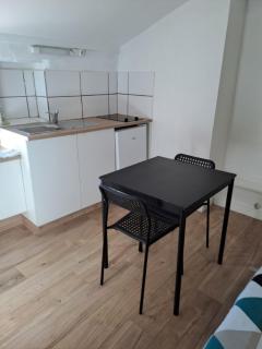 Budgetbnb 195B, studette Porte d 'Italie popular street - Toulon - 6