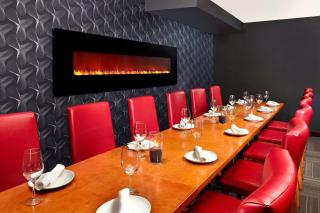 Four Points by Sheraton Hotel & Suites Calgary West - 1