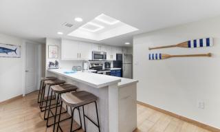 Ground Floor Beachfront 2 Steps From Amenities IV - South Padre Island - 9